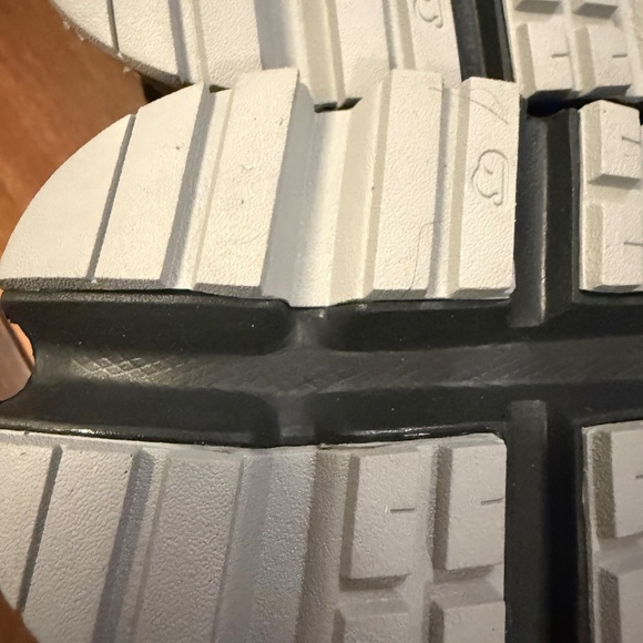 On Cloud Cloudhero Mid Waterproof Size 5.5Y. New Without box. - Picture 4 of 7